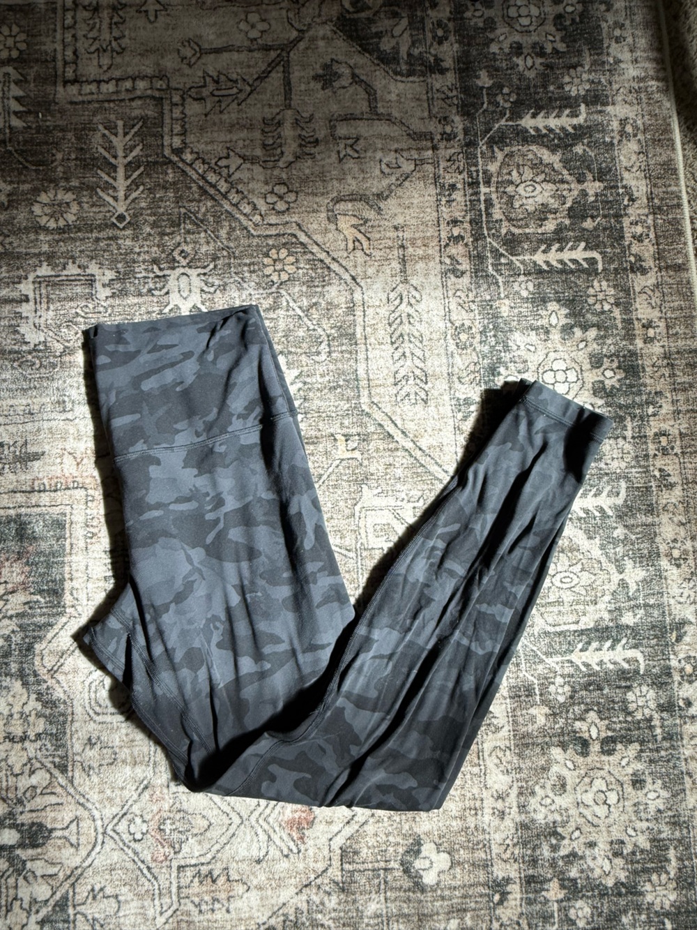 lululemon athletica camo Align Leggings - Size 10 - 28 inseam
